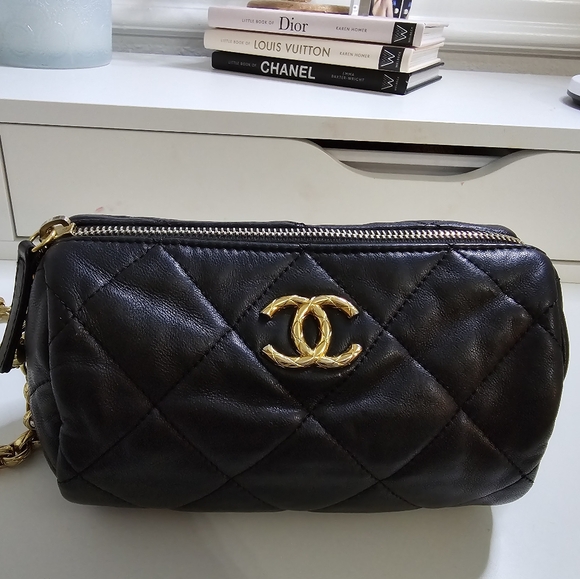 *SOLD*Chanel Messenger Lambskin Pearl Chain Mint Condition w Box - Picture 3 of 6